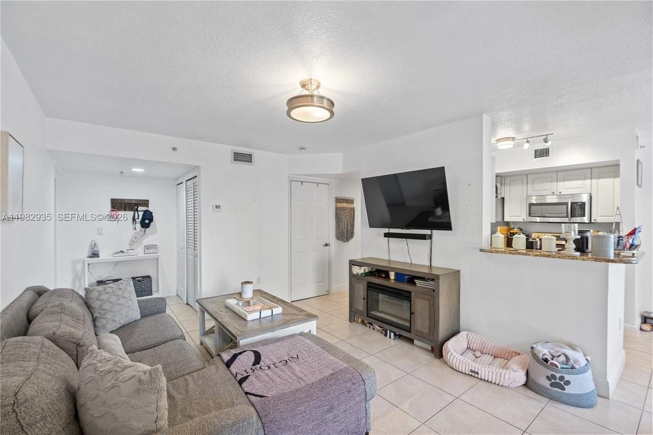 21130 Sw 87th Ave #206 - Photo 7 of 23