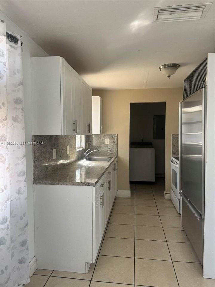 1940 Nw 96th St - Photo 2 of 4