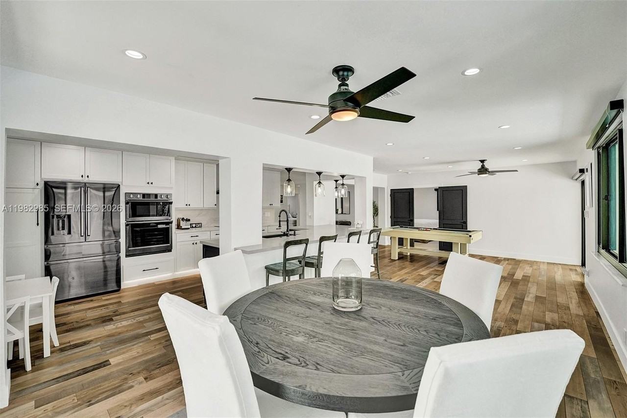 915 Nw 7th St - Photo 5 of 50