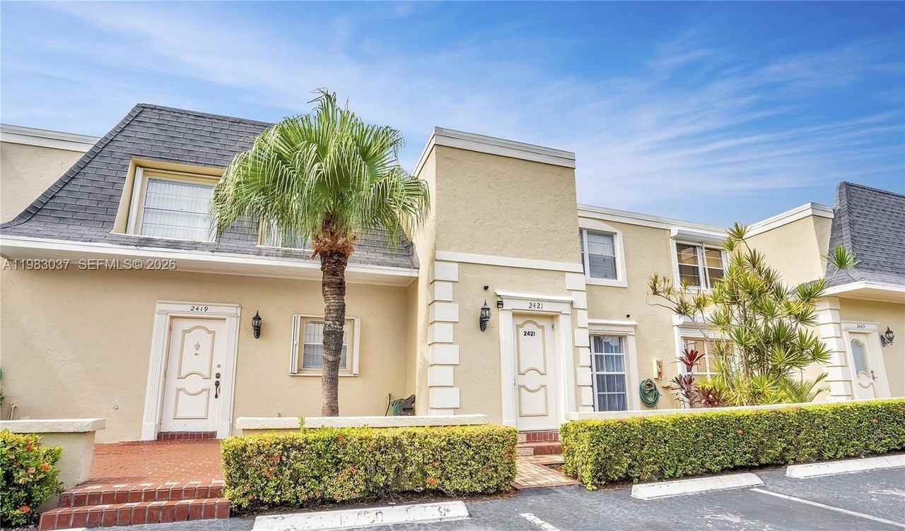 2421 Ne 10th St #153 - Photo 2 of 38