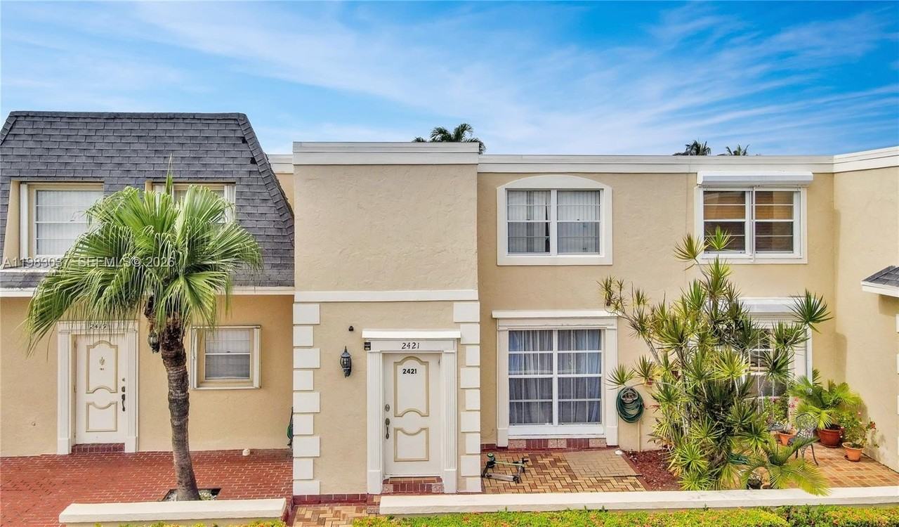 2421 Ne 10th St #153 - Photo 3 of 38