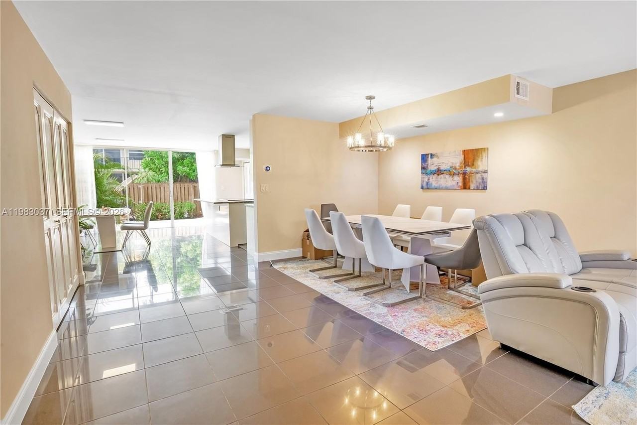 2421 Ne 10th St #153 - Photo 5 of 38