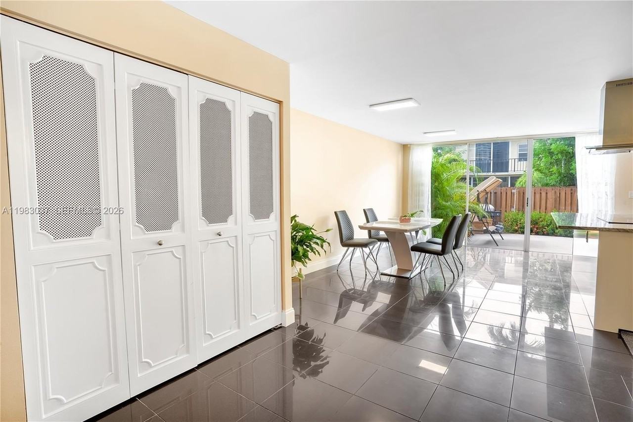 2421 Ne 10th St #153 - Photo 7 of 38