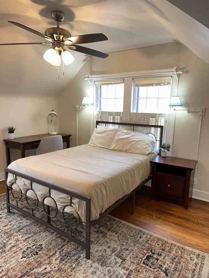 612 W Washington St - Photo 2 of 11