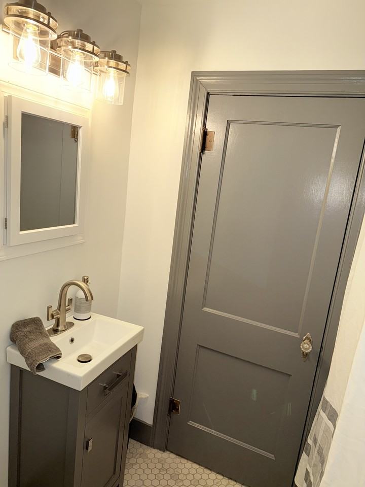 612 W Washington St - Photo 3 of 11