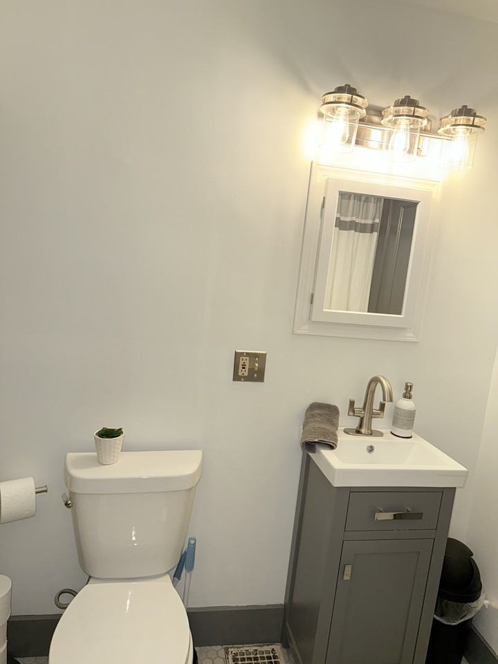 612 W Washington St - Photo 4 of 11