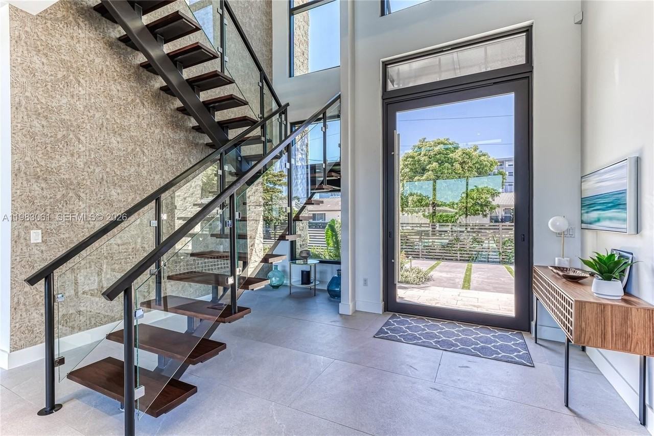 2817 Ne 35th St - Photo 5 of 50