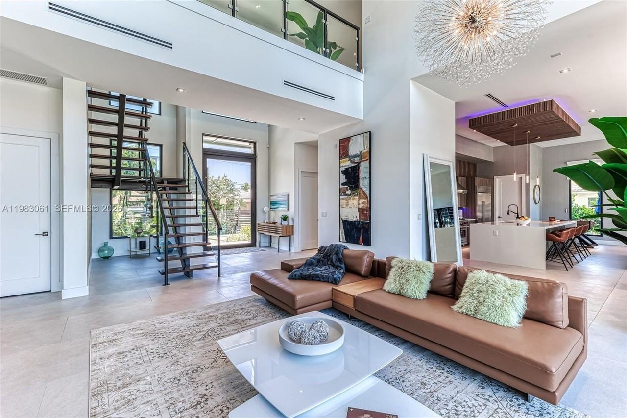 2817 Ne 35th St - Photo 7 of 50