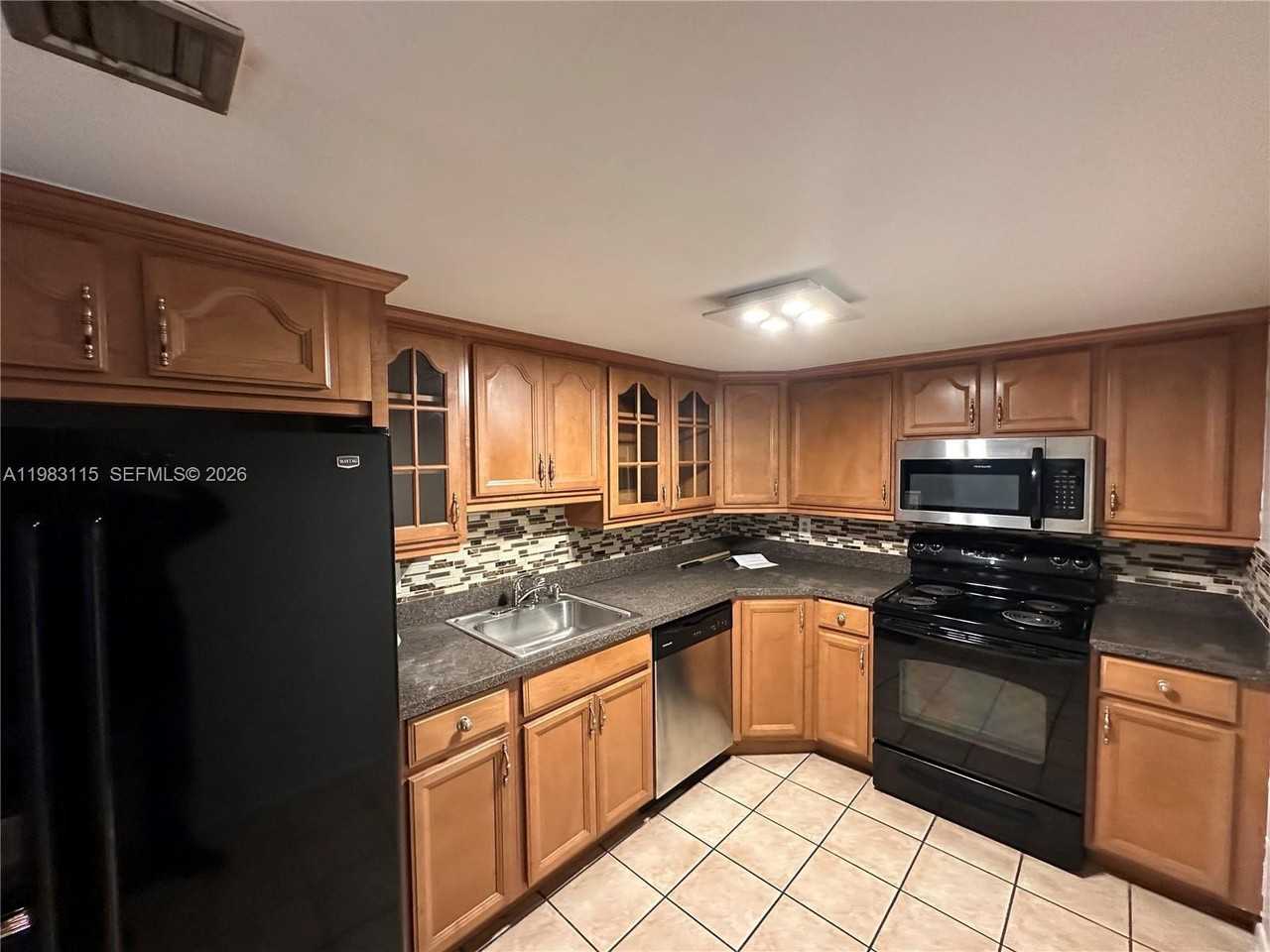 1100 Saint Charles Pl #215 - Photo 7 of 29