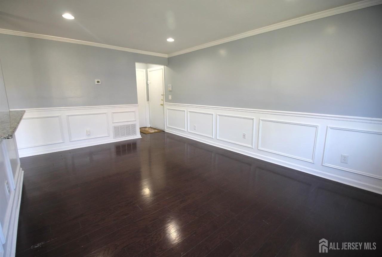 3121 Sayre Dr - Photo 2 of 26