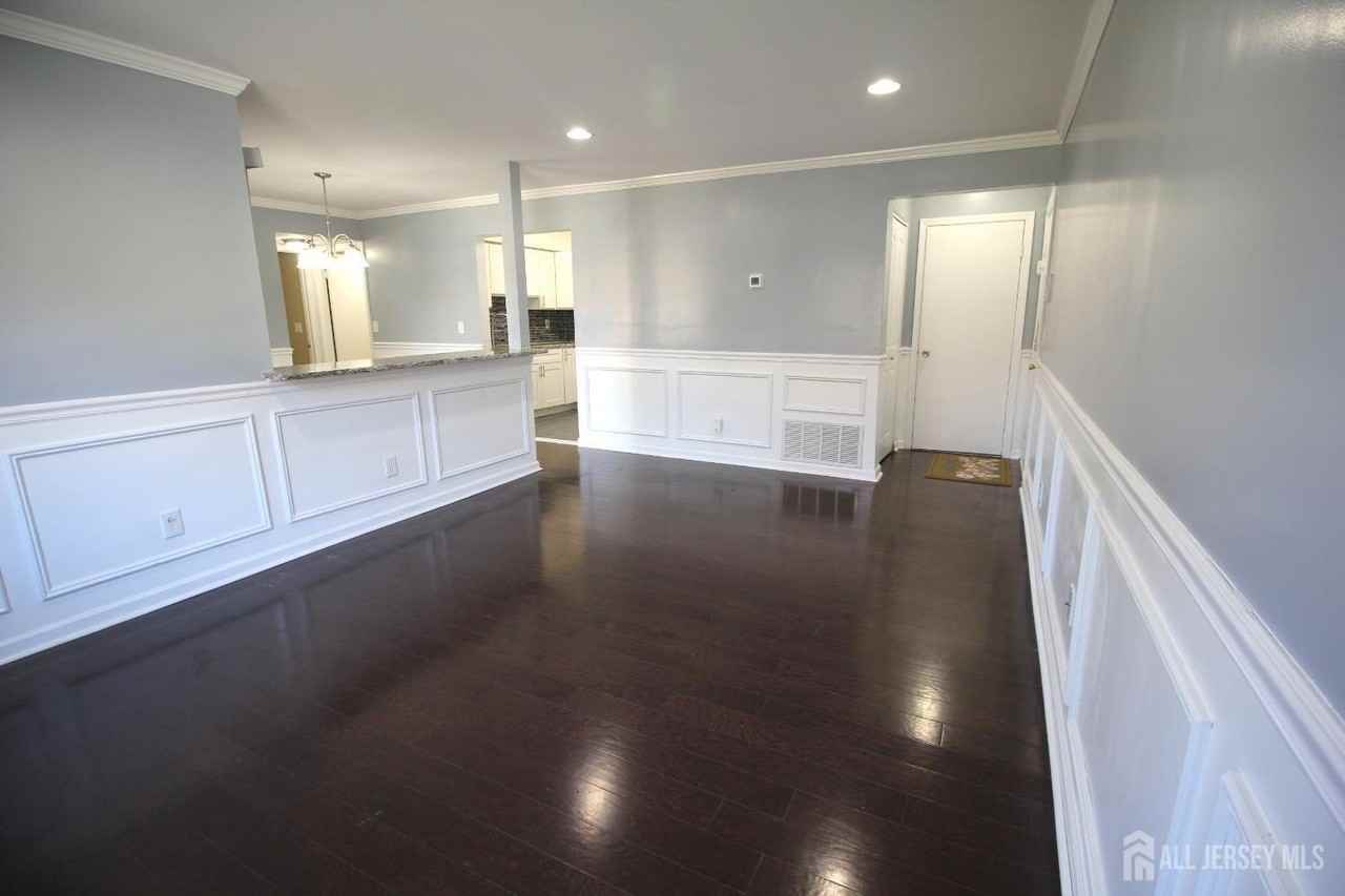 3121 Sayre Dr - Photo 3 of 26