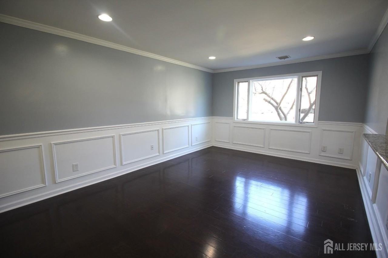 3121 Sayre Dr - Photo 4 of 26