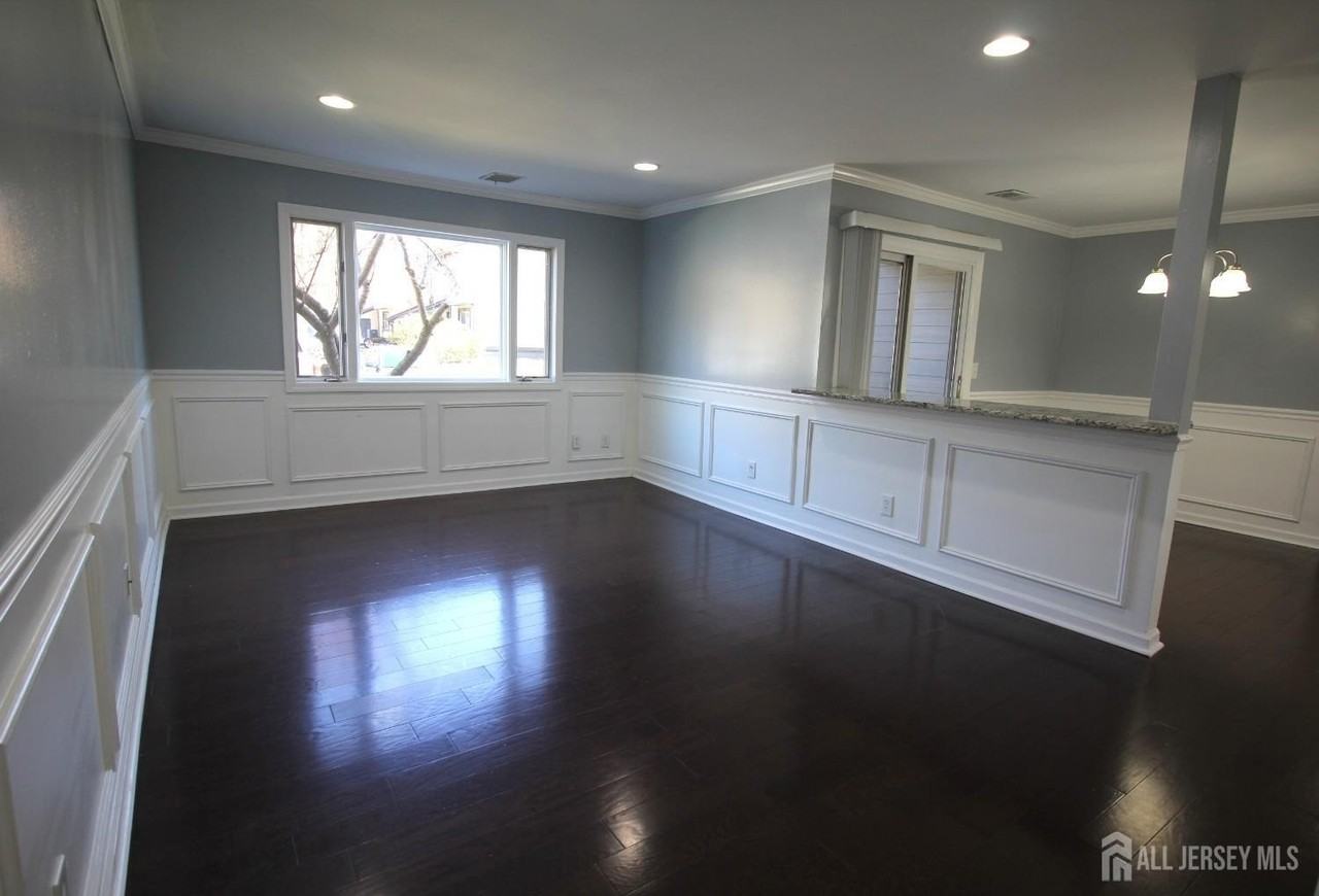 3121 Sayre Dr - Photo 5 of 26