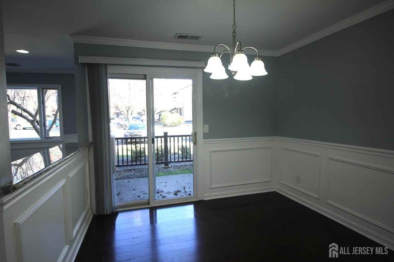 3121 Sayre Dr - Photo 6 of 26