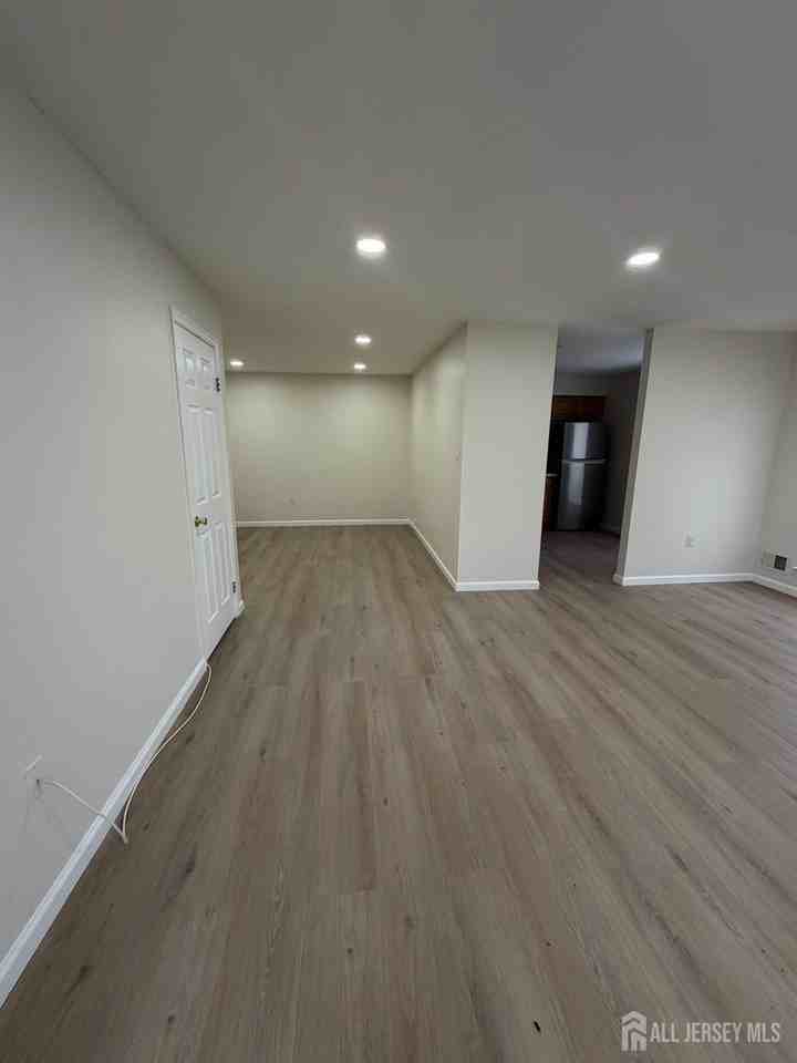 32 Columbus Dr - Photo 7 of 26