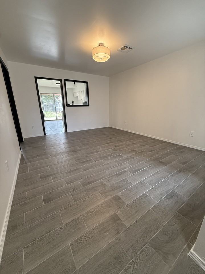 4204 Nw 51st St #A - Photo 3 of 15