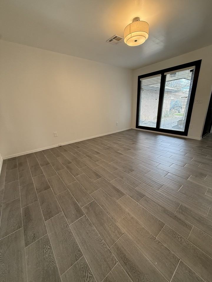 4204 Nw 51st St #A - Photo 5 of 15