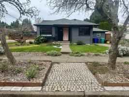 featured image of 2833 Se 45th Ave