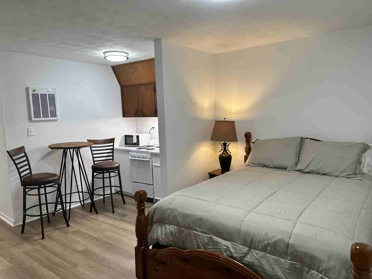 1708 Holloman Dr #9 - Photo 5 of 16