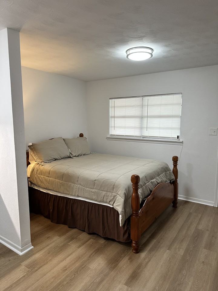 1708 Holloman Dr #9 - Photo 4 of 16