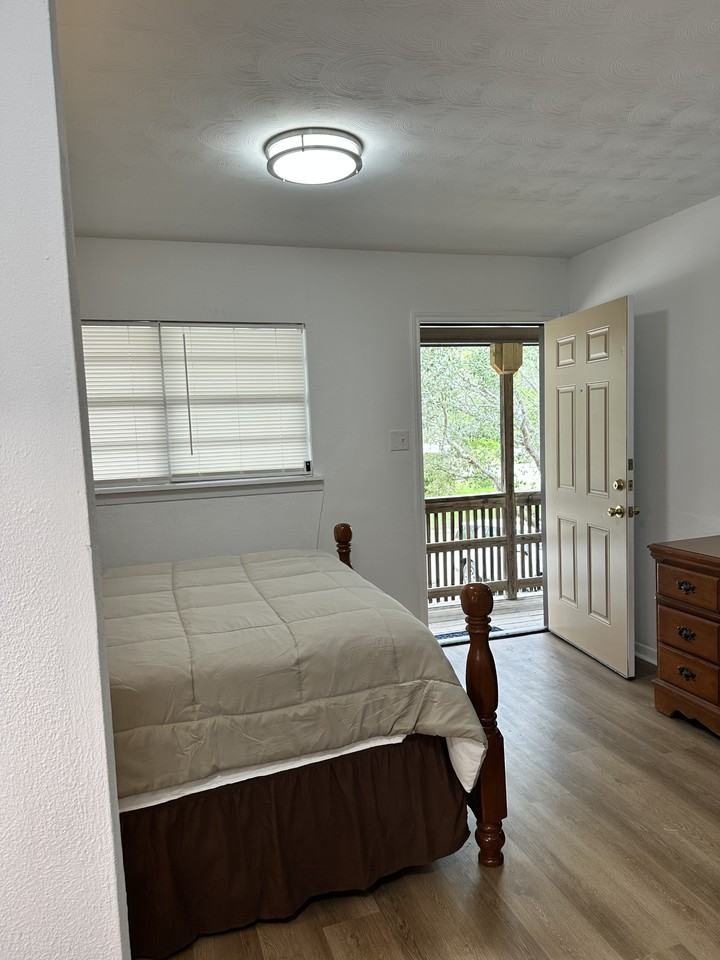 1708 Holloman Dr #9 - Photo 6 of 16