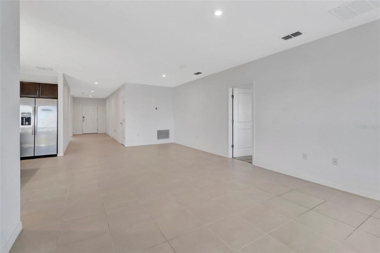 221 Aquamarine Ln - Photo 6 of 32