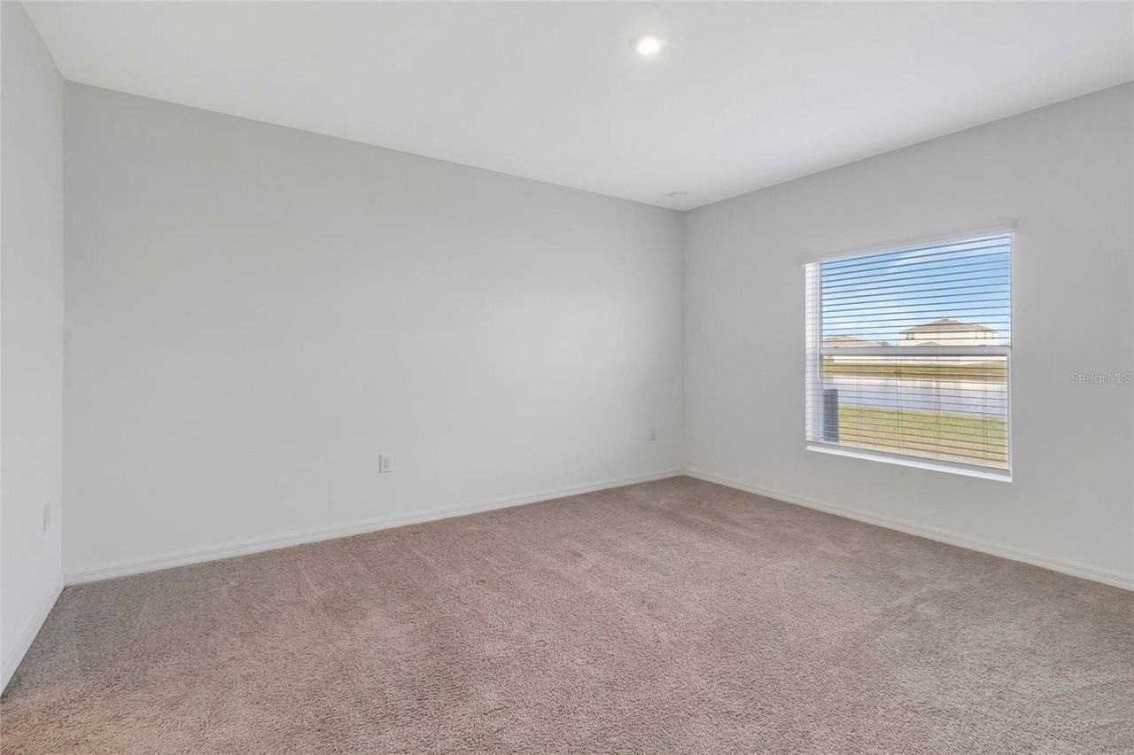 221 Aquamarine Ln - Photo 7 of 32