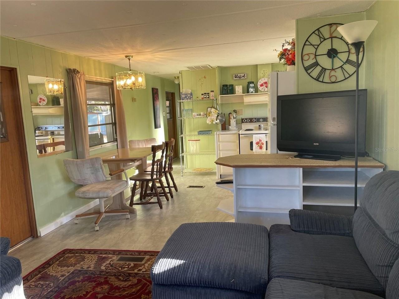 1079 Nw 7th Blvd - Photo 7 of 26