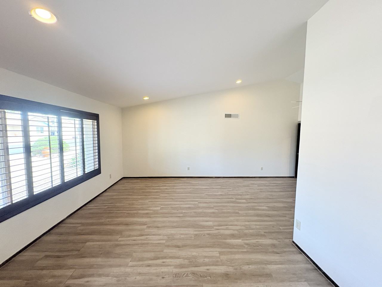 1013 W Keating Ave - Photo 3 of 20