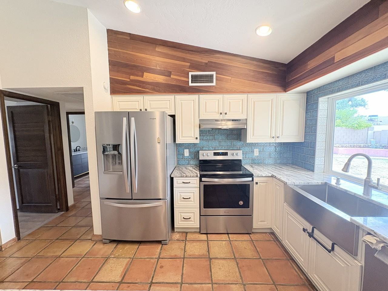 1013 W Keating Ave - Photo 7 of 20