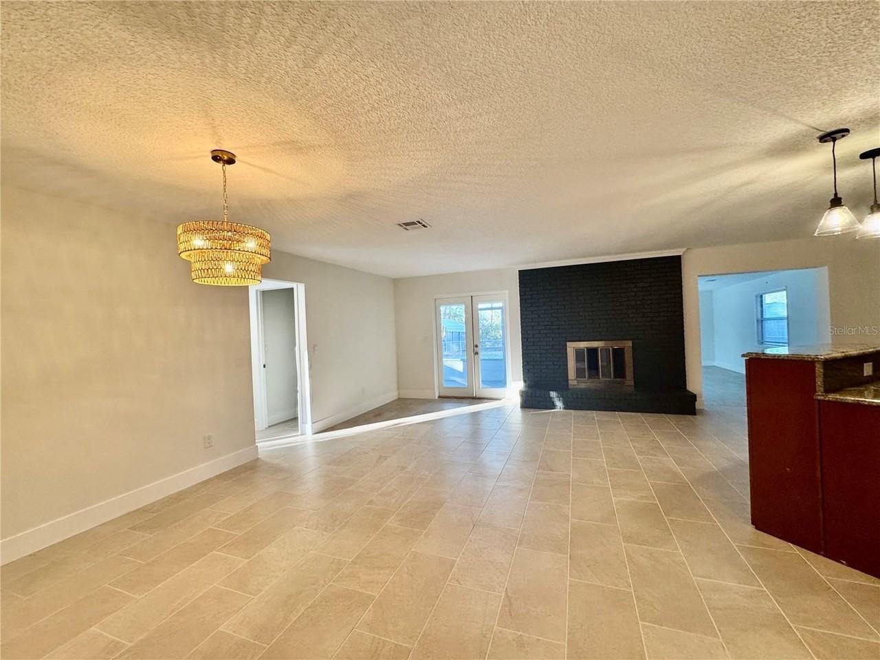 2559 W Lake Dr - Photo 4 of 22