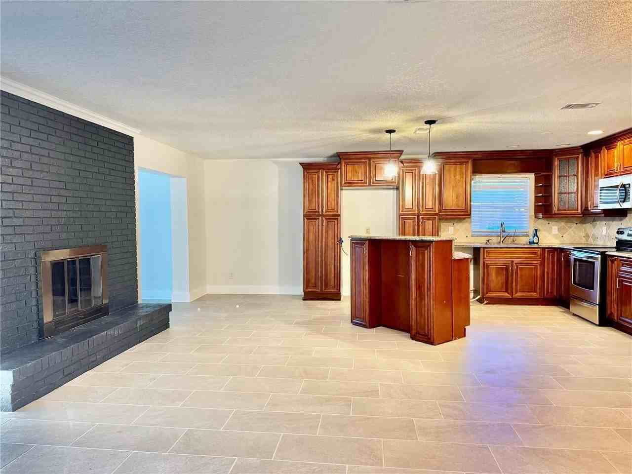 2559 W Lake Dr - Photo 5 of 22