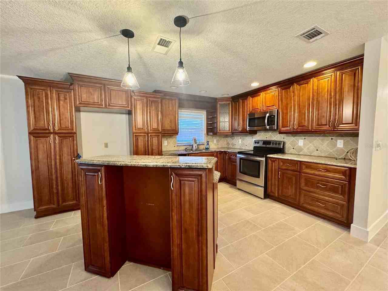 2559 W Lake Dr - Photo 7 of 22