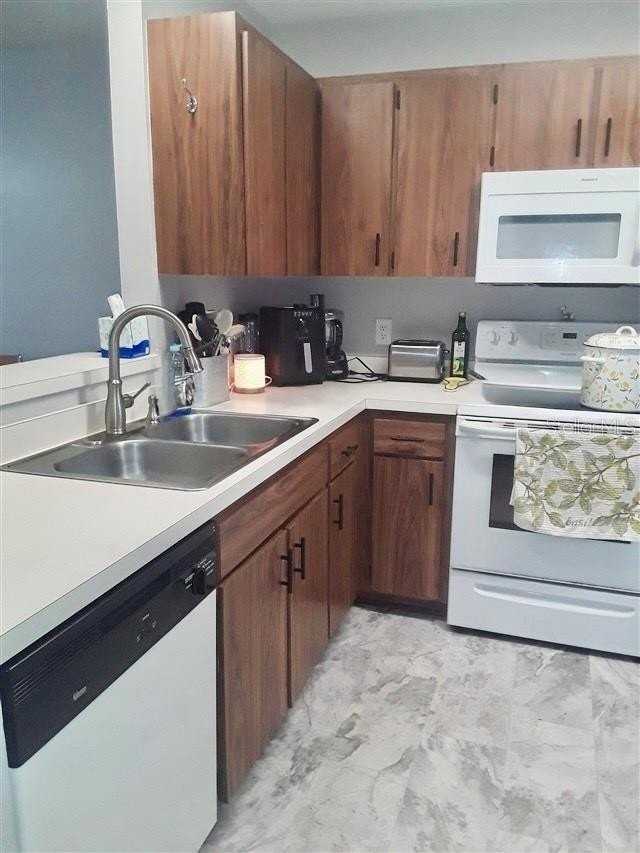 19 Columbia Ave - Photo 3 of 5