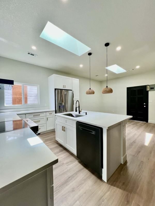 1075 Irving St #B - Photo 2 of 8