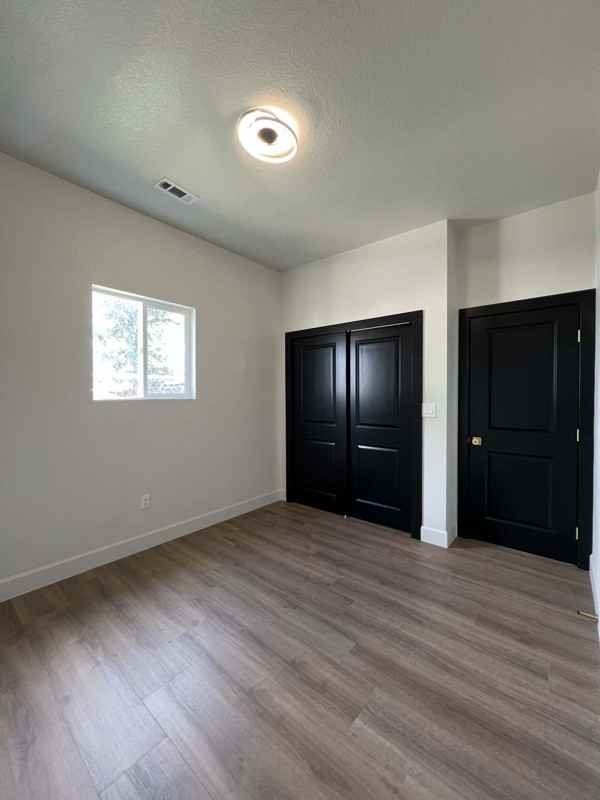 1075 Irving St #B - Photo 4 of 8