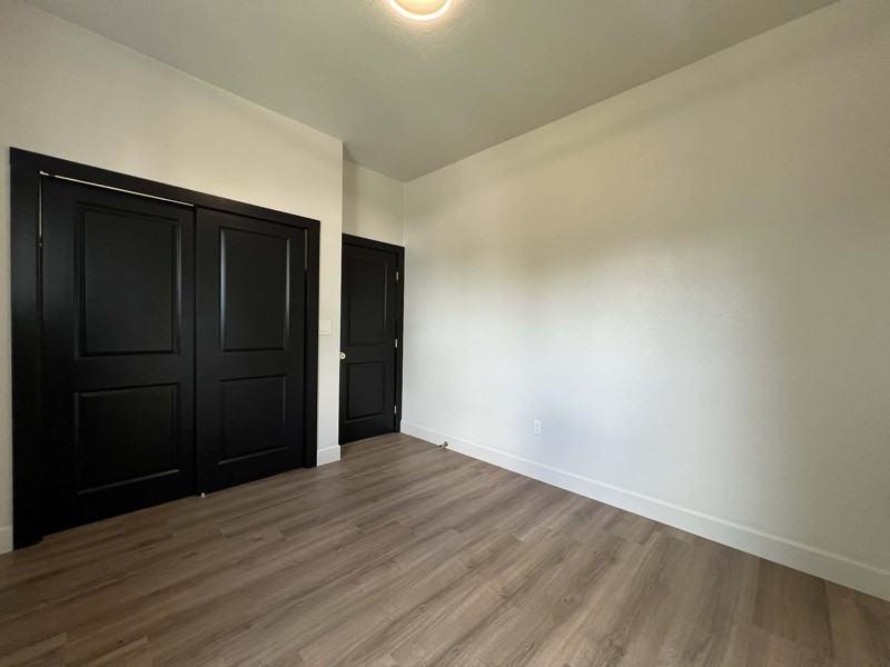 1075 Irving St #B - Photo 5 of 8