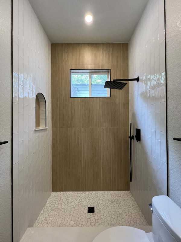 1075 Irving St #B - Photo 6 of 8