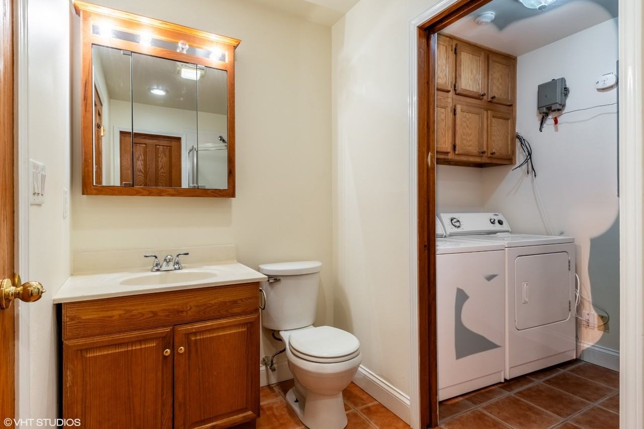 2542 N Talbott St - Photo 4 of 10