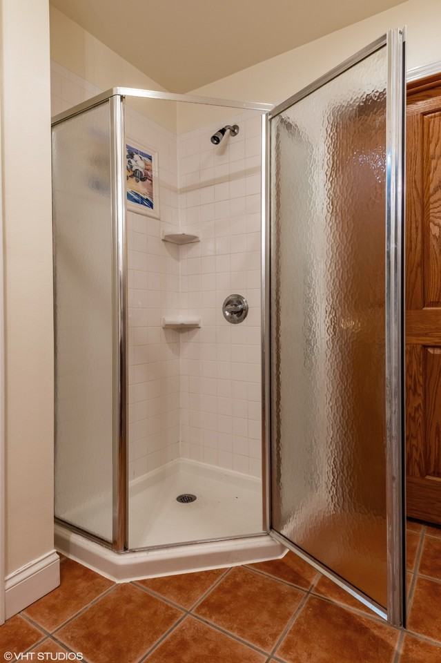 2542 N Talbott St - Photo 5 of 10