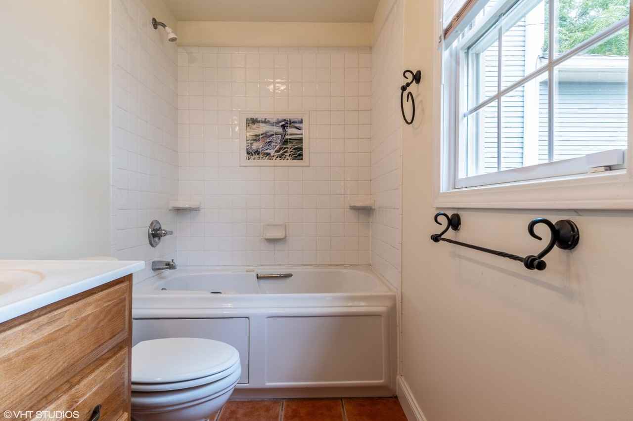 2542 N Talbott St - Photo 7 of 10