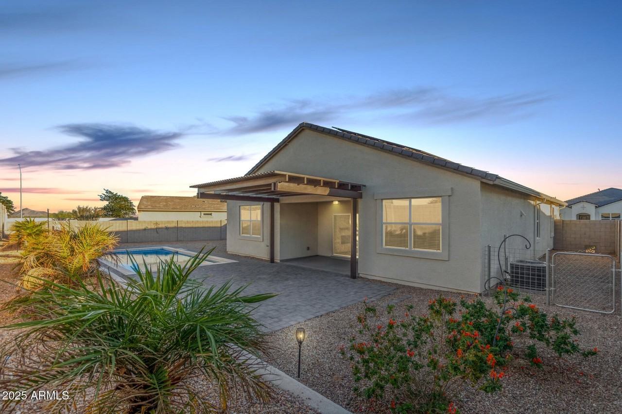 1016 W Beacon Dr - Photo 3 of 19