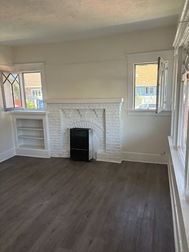 402 E 43rd Pl #2 - Photo 5 of 17