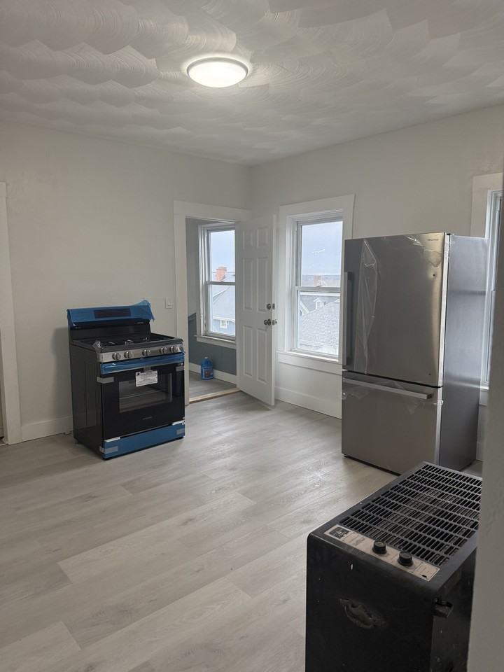 233 Whipple St #3 - Photo 2 of 8