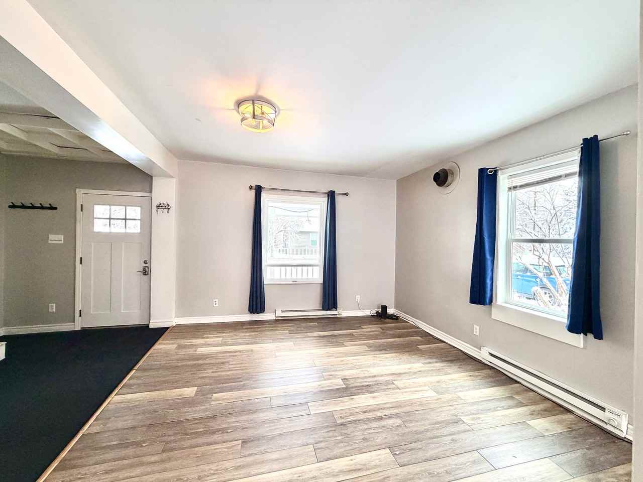 924 Electric Ave - Photo 3 of 20