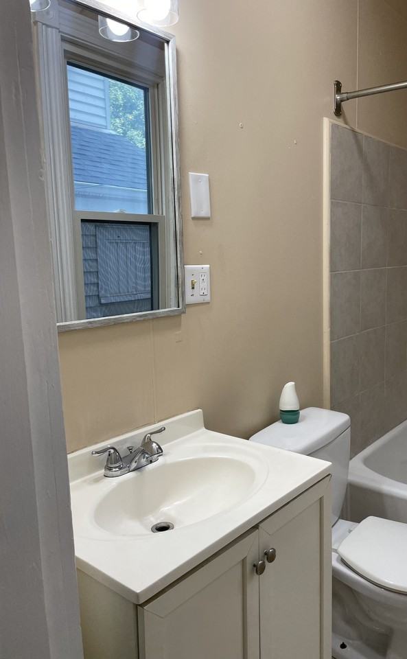 203 S 11th St #1stFL - Photo 2 of 10