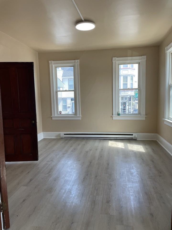 203 S 11th St #1stFL - Photo 3 of 10