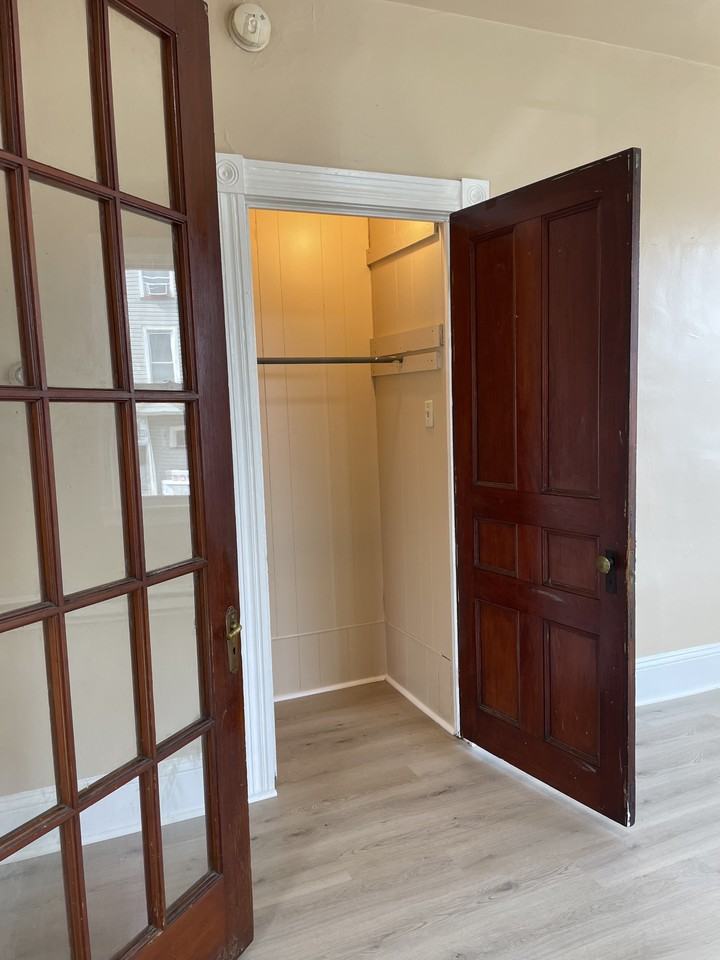 203 S 11th St #1stFL - Photo 4 of 10