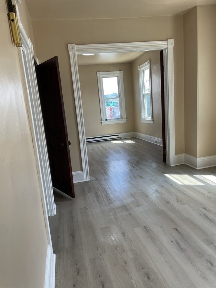 203 S 11th St #1stFL - Photo 7 of 10