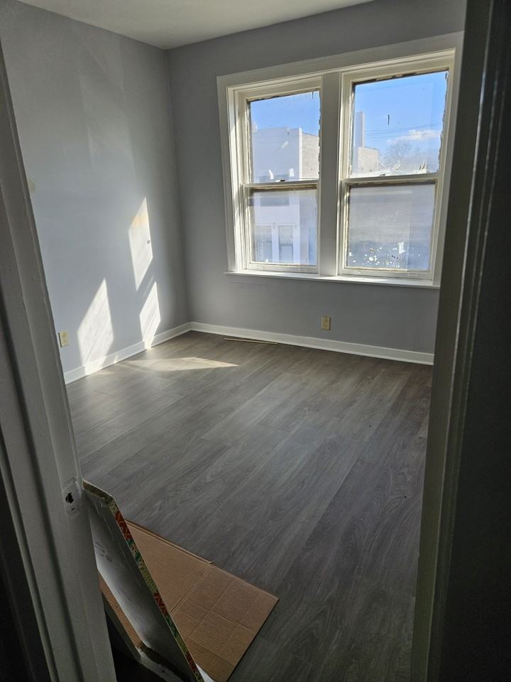 1912 E 79th St #2ndFL - Photo 4 of 7